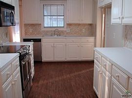 1118 Larkspur Ln, Tyler, Tx 75703 3 Beds 2 Baths 1,830 Sqft in Tyler, TX (Photo 3 of 9)