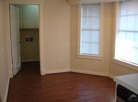 1118 Larkspur Ln, Tyler, Tx 75703 3 Beds 2 Baths 1,830 Sqft in Tyler, TX (Photo 6 of 9)