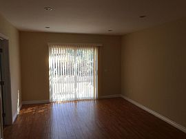 Bright, Cozy and Inviting 3 Beds/2baths in Reseda, CA (Photo 3 of 12)