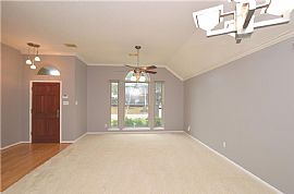 8007 Carmel Cir, Houston in Houston, TX (Photo 2 of 12)