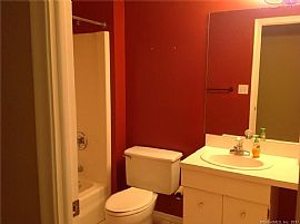 47 Avonwood Rd Apt 310, Avon, Ct 06001 in Avon, CT (Photo 5 of 6)