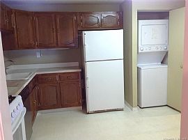 47 Avonwood Rd Apt 310, Avon, Ct 06001 in Avon, CT (Photo 6 of 6)