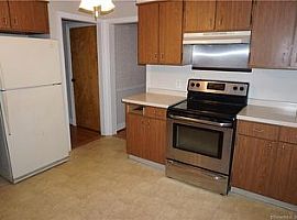 100 Campfield Rd, Manchester, Ct 06040 in Manchester, CT (Photo 3 of 10)