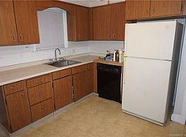 100 Campfield Rd, Manchester, Ct 06040 in Manchester, CT (Photo 8 of 10)