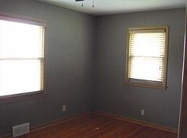 4405 60th St, Kenosha, Wi 53144 3 Beds 2 Baths 1,036 Sqft in Kenosha, WI (Photo 7 of 9)