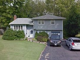 12 Greenbrier Dr, West Hartford, Ct 06117 in Bishops Corner, CT
