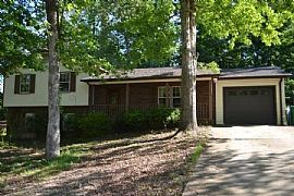 Very Clean, Newer Carpet and Paint, Wood Floors, Granite  in Taylors, SC