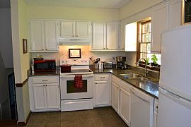 Very Clean, Newer Carpet and Paint, Wood Floors, Granite  in Taylors, SC (Photo 4 of 5)