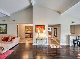 3 Beds 2 Baths in Los Angeles, CA (Photo 2 of 2)