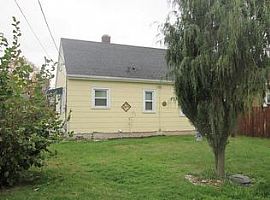 2016 Waldo Blvd, Manitowoc, Wi 54220 3 Beds 1 Bath 806 Sqft in Manitowoc, WI (Photo 4 of 7)