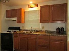 2016 Waldo Blvd, Manitowoc, Wi 54220 3 Beds 1 Bath 806 Sqft in Manitowoc, WI (Photo 5 of 7)