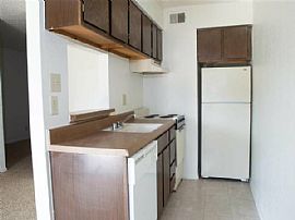  $495 / 520ft2 - Package Receiving, Cable Ready, Large Closets  in Los Angeles, CA (Photo 2 of 7)