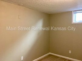 3 Beds 2beds Single Family Home  in Kansas City, MO (Photo 4 of 9)