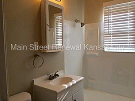 3 Beds 2beds Single Family Home  in Kansas City, MO (Photo 6 of 9)