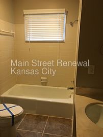 Single Family Home For Rent Asap in Lenexa, KS (Photo 10 of 10)