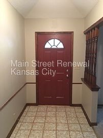 Single Family Home For Rent Asap in Lenexa, KS (Photo 2 of 10)