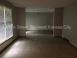 Single Family Home For Rent Asap in Lenexa, KS (Photo 3 of 10)