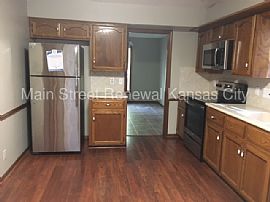 Single Family Home For Rent Asap in Lenexa, KS (Photo 5 of 10)