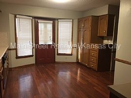 Single Family Home For Rent Asap in Lenexa, KS (Photo 6 of 10)