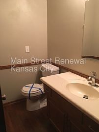 Single Family Home For Rent Asap in Lenexa, KS (Photo 7 of 10)