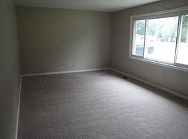  504 Avon Dr, Taylors, Sc 29687 4 Beds 2.5 Baths 2,016 Sqft in Taylors, SC (Photo 4 of 4)