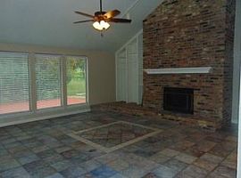 3 Hogan Ln, Huntsville, Tx 77340 (747) 444-3766 in Huntsville, TX (Photo 2 of 8)