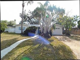 7838 Causeway Blvd N, St Petersburg, Fl 33707 in Saint Petersburg, FL