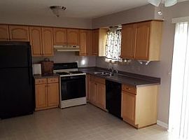 40142 Kristen Dr, Sterling Heights, Mi 48310 3 Beds 1 Bath 1,00 in Sterling Heights, MI (Photo 4 of 9)