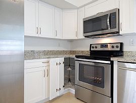 3/2 Home Ready For Move in Asap in Plantation, FL (Photo 3 of 10)