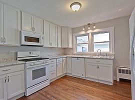 900 2nd St, Harvard, Il 60033 3 Beds 1 Bath 1,200 Sqft in Harvard, IL (Photo 3 of 7)