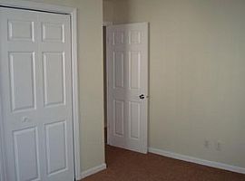 1209 Kenwood Rd, Champaign, Il 61821 3 Beds 1.5 Baths 1,400 Sqf in Champaign, IL (Photo 4 of 8)