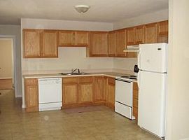 1209 Kenwood Rd, Champaign, Il 61821 3 Beds 1.5 Baths 1,400 Sqf in Champaign, IL (Photo 6 of 8)