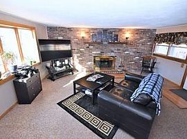 35 Romoli Ave, Attleboro, Ma in Attleboro, MA (Photo 2 of 3)