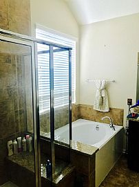 6718 Hunters Trace Ln, Baytown. in Baytown, TX (Photo 5 of 12)