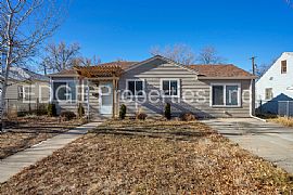 Single Family Home For Rent in Denver, CO