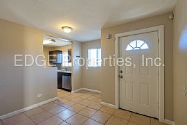 Single Family Home For Rent in Denver, CO (Photo 2 of 7)