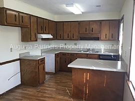 Single Family Home For Rent in Hephzibah, GA (Photo 3 of 8)