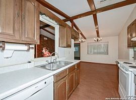 3 Bedroom 2 Bath  in San Antonio, TX (Photo 6 of 10)