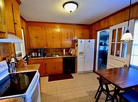 Beautifully Maintained Brick House in Charleston, SC (Photo 3 of 6)