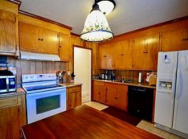 Beautifully Maintained Brick House in Charleston, SC (Photo 4 of 6)