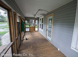 410 S Houston St, Athens, Al 35611 3 Beds 2 Baths 1,083 Sqft in Athens, AL (Photo 4 of 7)