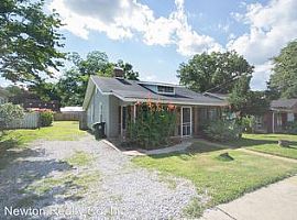 410 S Houston St, Athens, Al 35611 3 Beds 2 Baths 1,083 Sqft in Athens, AL (Photo 5 of 7)