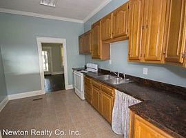410 S Houston St, Athens, Al 35611 3 Beds 2 Baths 1,083 Sqft in Athens, AL (Photo 6 of 7)