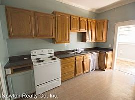 410 S Houston St, Athens, Al 35611 3 Beds 2 Baths 1,083 Sqft in Athens, AL (Photo 7 of 7)