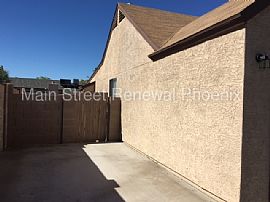 Single Family Home For Rent in Glendale, AZ (Photo 2 of 6)