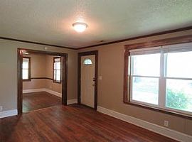 This 2 Bedroom, 1 Full Bath Home Is Conveniently Located to I-8 in Greenville, SC (Photo 2 of 10)