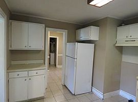 This 2 Bedroom, 1 Full Bath Home Is Conveniently Located to I-8 in Greenville, SC (Photo 5 of 10)