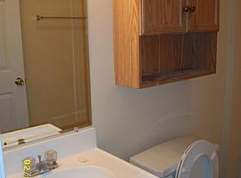  438 E Fourth St, Lexington, Ky 40508 4 Beds 2 Baths 1,372 Sqft in Lexington, KY (Photo 2 of 5)