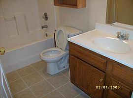  438 E Fourth St, Lexington, Ky 40508 4 Beds 2 Baths 1,372 Sqft in Lexington, KY (Photo 3 of 5)