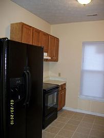  438 E Fourth St, Lexington, Ky 40508 4 Beds 2 Baths 1,372 Sqft in Lexington, KY (Photo 4 of 5)